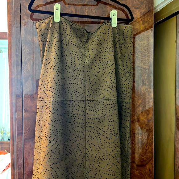 SALE!!! Jones New York suede skirt - Picture 1 of 3